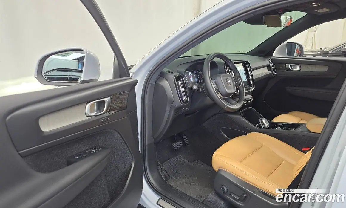 Volvo XC40 2020 2.0 автомат (гидро), фото 13