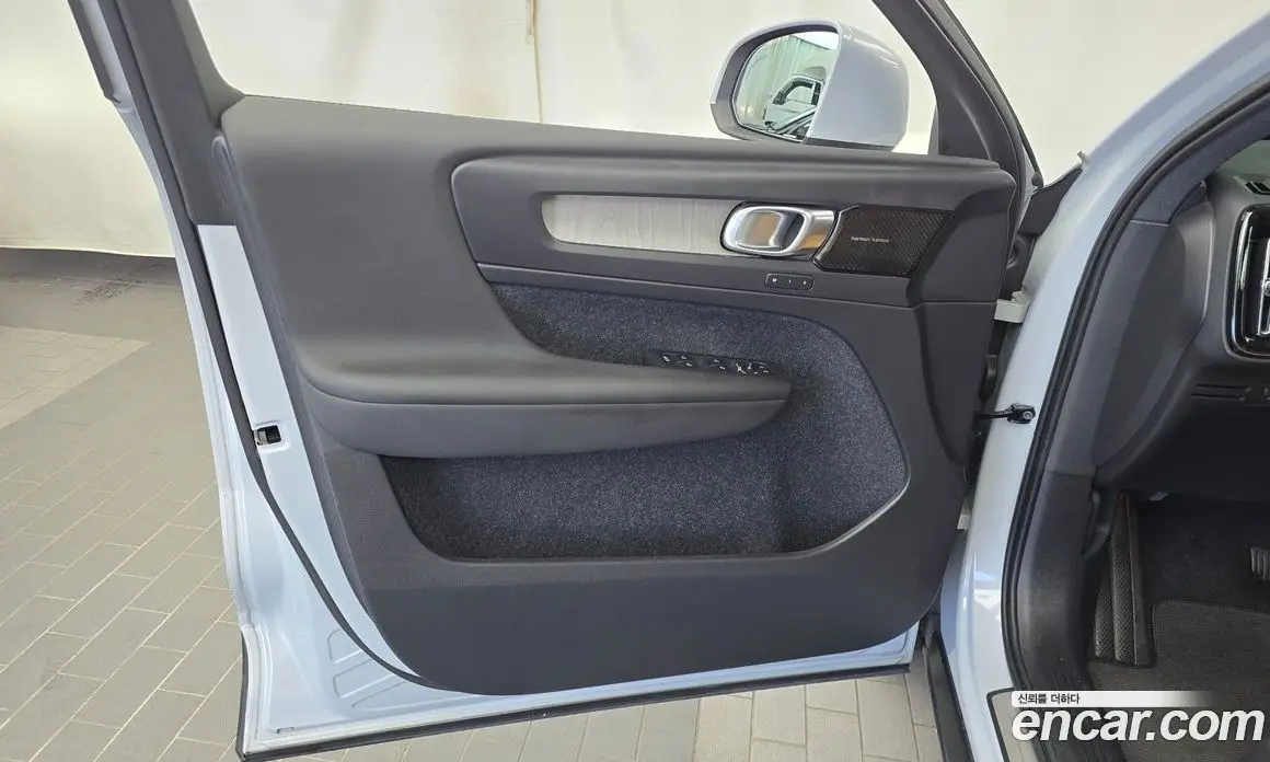 Volvo XC40 2020 2.0 автомат (гидро), фото 14
