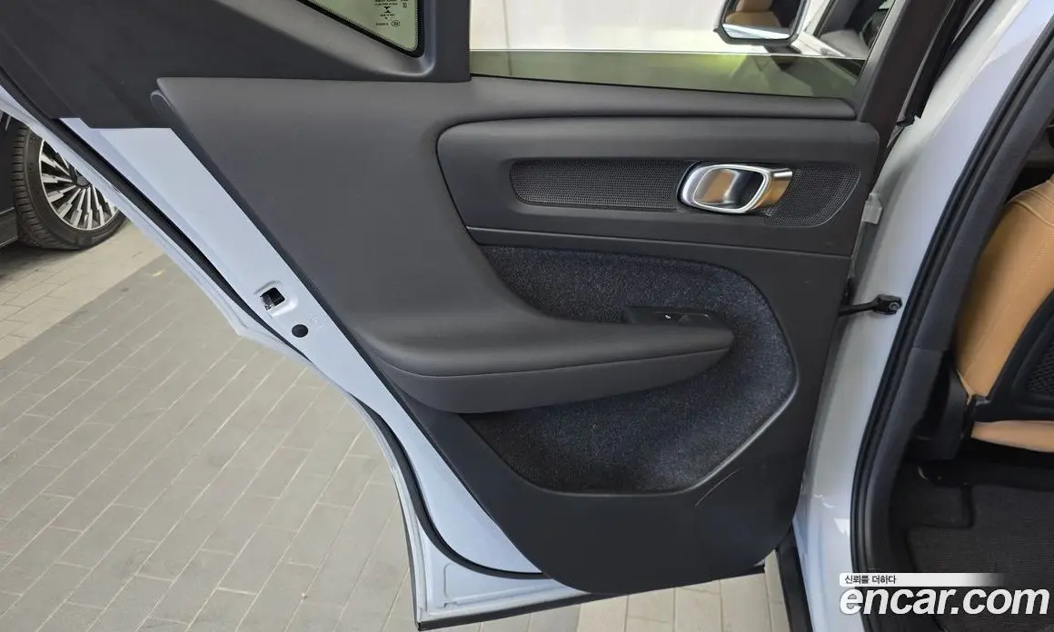Volvo XC40 2020 2.0 автомат (гидро), фото 15