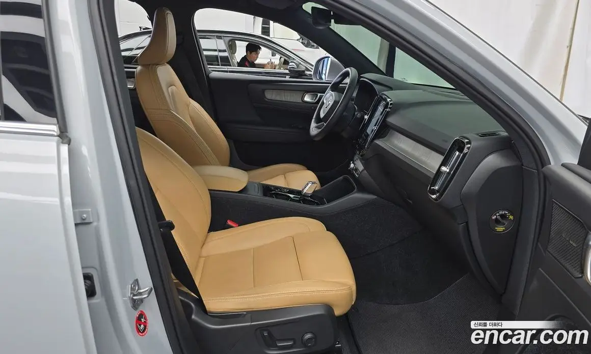 Volvo XC40 2020 2.0 автомат (гидро), фото 16