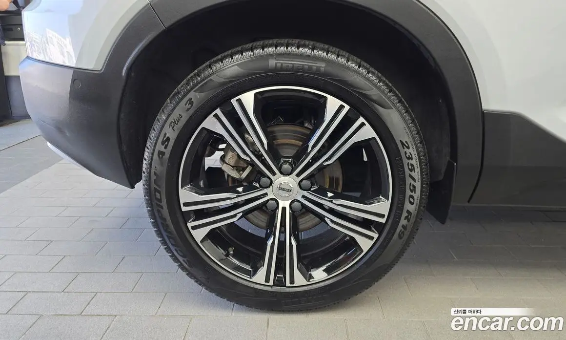 Volvo XC40 2020 2.0 автомат (гидро), фото 5