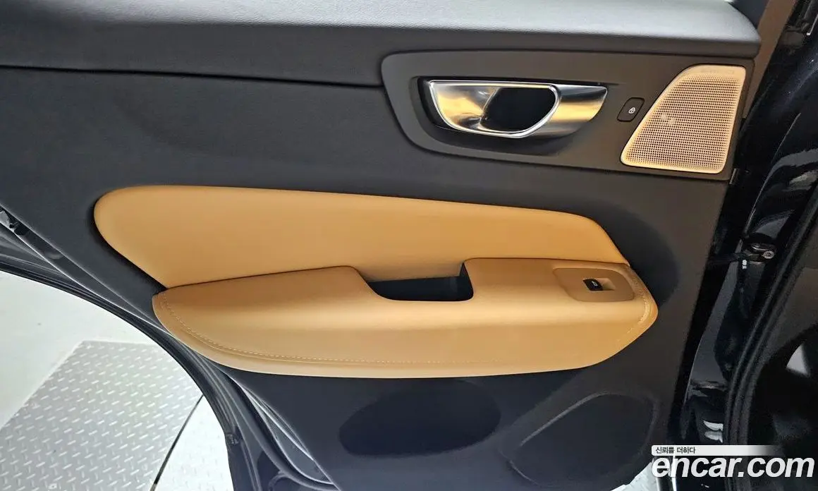 Volvo XC60 2024 2.0 автомат (гидро), фото 15 Volvo XC60 2024 2.0 автомат (гидро), фото 15