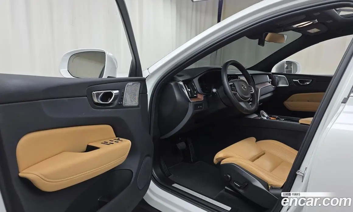 Volvo XC60 2025 2.0 автомат (гидро), фото 12 Volvo XC60 2025 2.0 автомат (гидро), фото 12