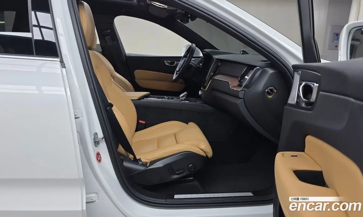 Volvo XC60 2025 2.0 автомат (гидро), фото 15 Volvo XC60 2025 2.0 автомат (гидро), фото 15