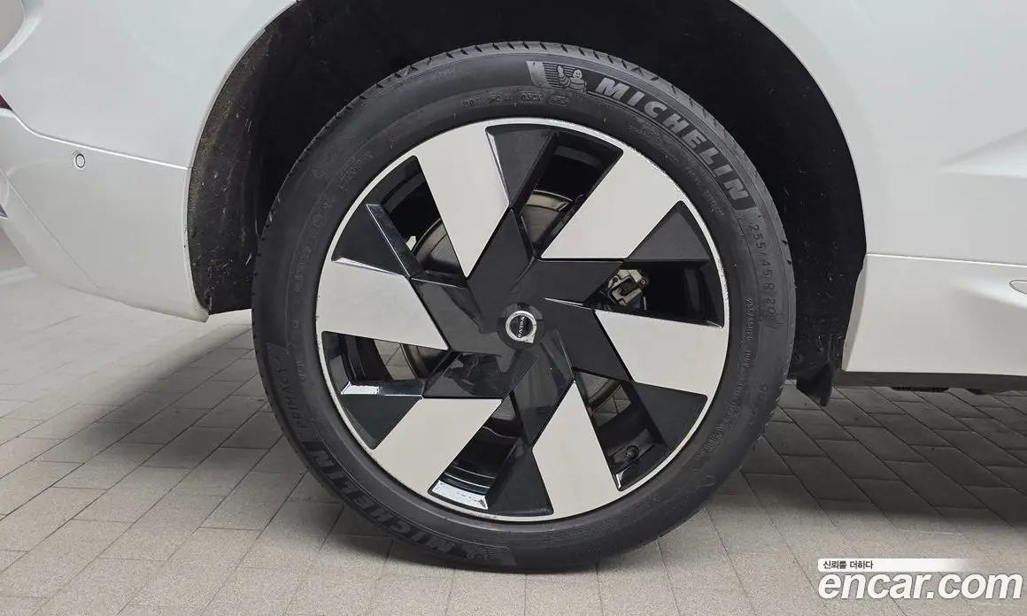 Volvo XC60 2025 2.0 автомат (гидро), фото 4 Volvo XC60 2025 2.0 автомат (гидро), фото 4