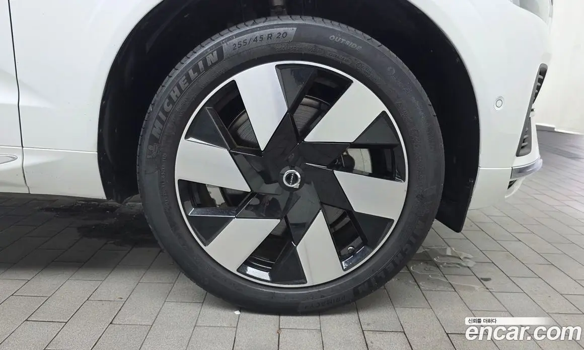 Volvo XC60 2025 2.0 автомат (гидро), фото 6 Volvo XC60 2025 2.0 автомат (гидро), фото 6