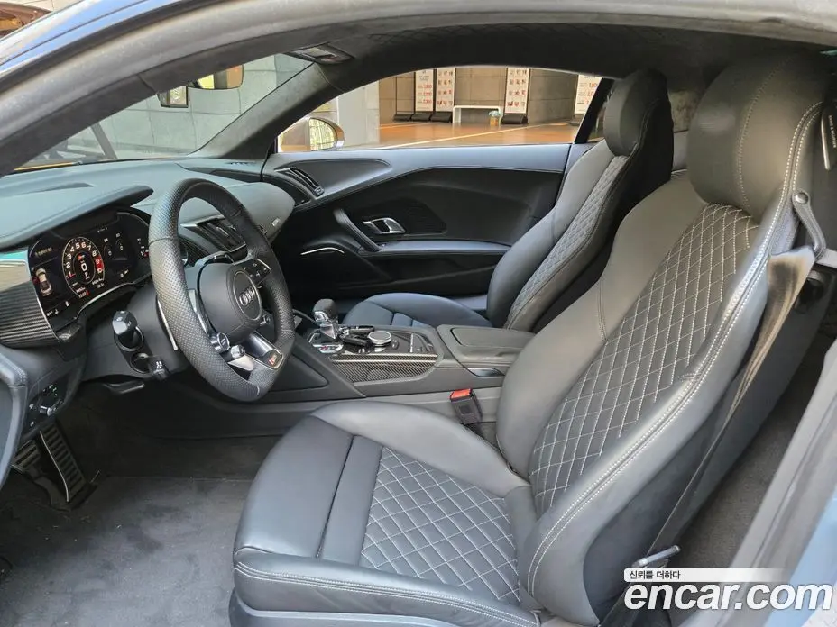 Audi R8 2021 5.2 автомат (гидро), фото 14 Audi R8 2021 5.2 автомат (гидро), фото 14