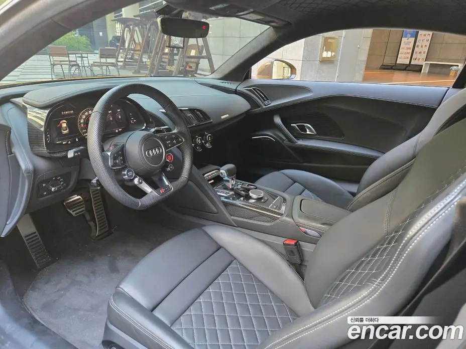 Audi R8 2021 5.2 автомат (гидро), фото 10 Audi R8 2021 5.2 автомат (гидро), фото 10