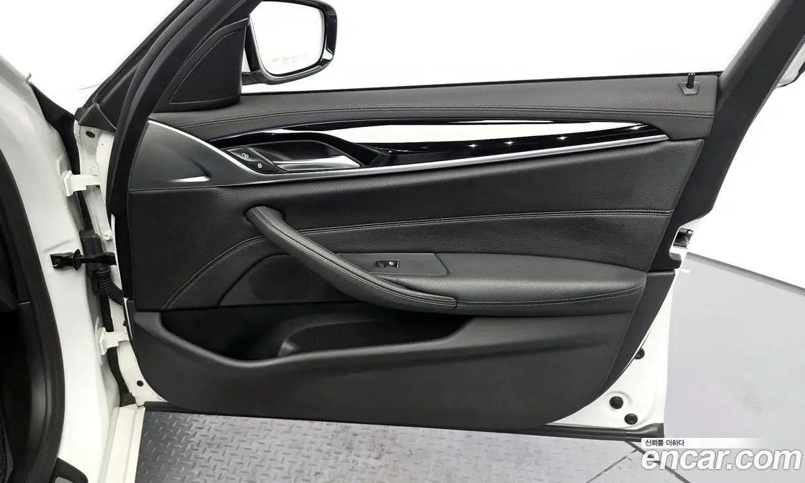 BMW 5 серия 2019 2.0 автомат (гидро), фото 15 BMW 5 серия 2019 2.0 автомат (гидро), фото 15