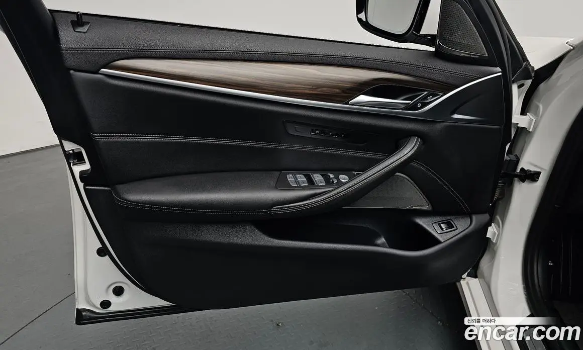 BMW 5 серия 2023 2.0 автомат (гидро), фото 13