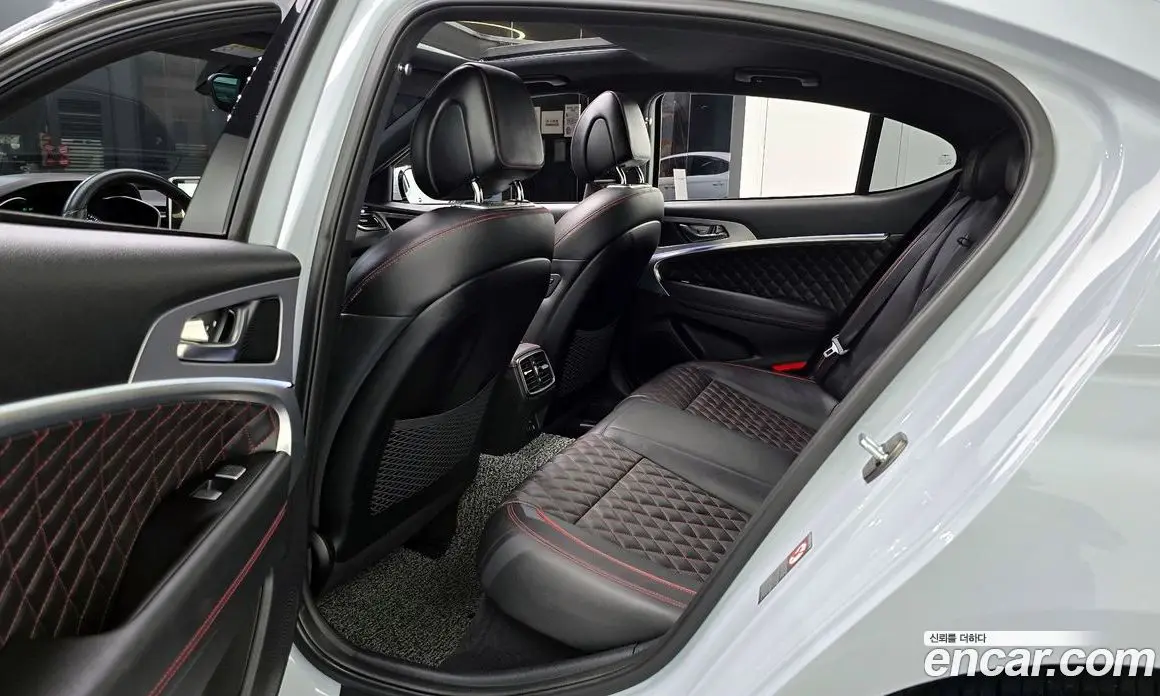 Genesis G70 2018 2.0 автомат (гидро), фото 16 Genesis G70 2018 2.0 автомат (гидро), фото 16