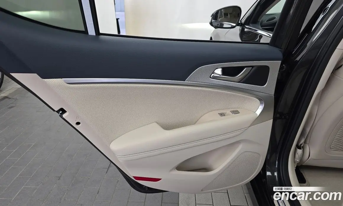 Genesis G70 2025 2.5 автомат (гидро), фото 15 Genesis G70 2025 2.5 автомат (гидро), фото 15