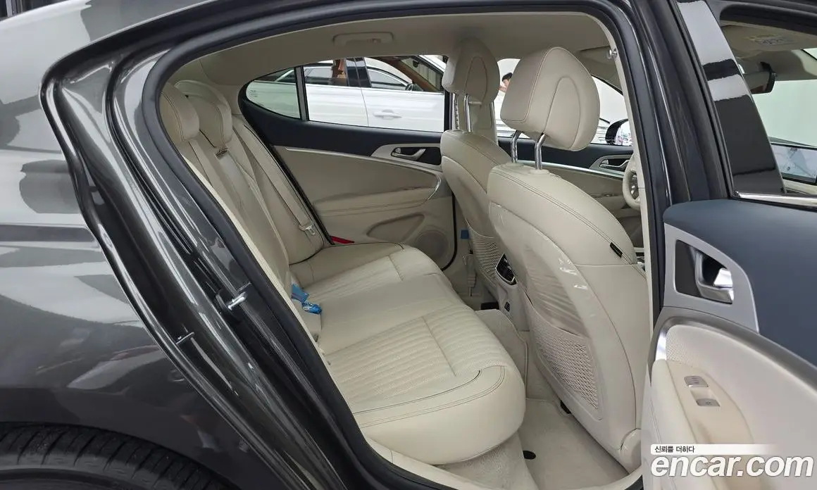 Genesis G70 2025 2.5 автомат (гидро), фото 17 Genesis G70 2025 2.5 автомат (гидро), фото 17