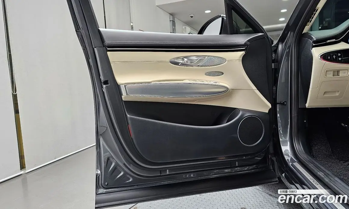 Genesis GV70 2022 2.5 автомат (гидро), фото 14 Genesis GV70 2022 2.5 автомат (гидро), фото 14