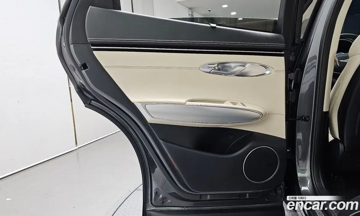 Genesis GV70 2022 2.5 автомат (гидро), фото 15 Genesis GV70 2022 2.5 автомат (гидро), фото 15