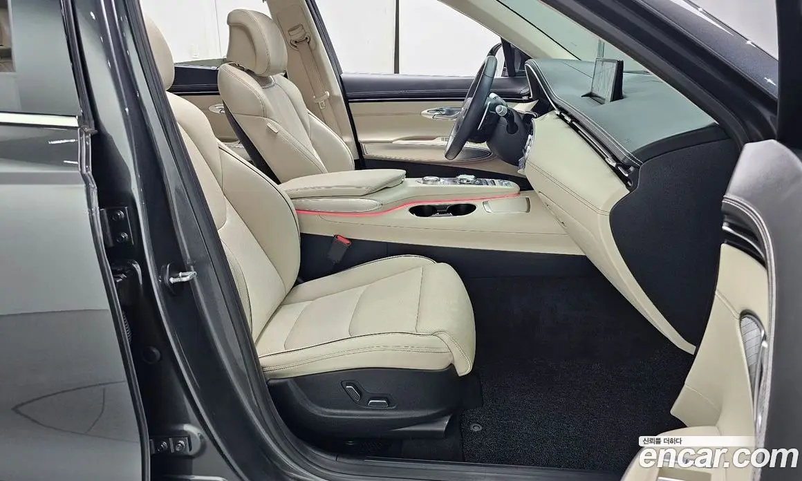 Genesis GV70 2022 2.5 автомат (гидро), фото 16 Genesis GV70 2022 2.5 автомат (гидро), фото 16
