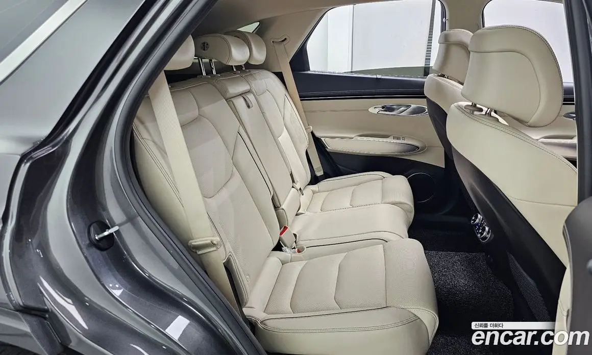 Genesis GV70 2022 2.5 автомат (гидро), фото 17 Genesis GV70 2022 2.5 автомат (гидро), фото 17