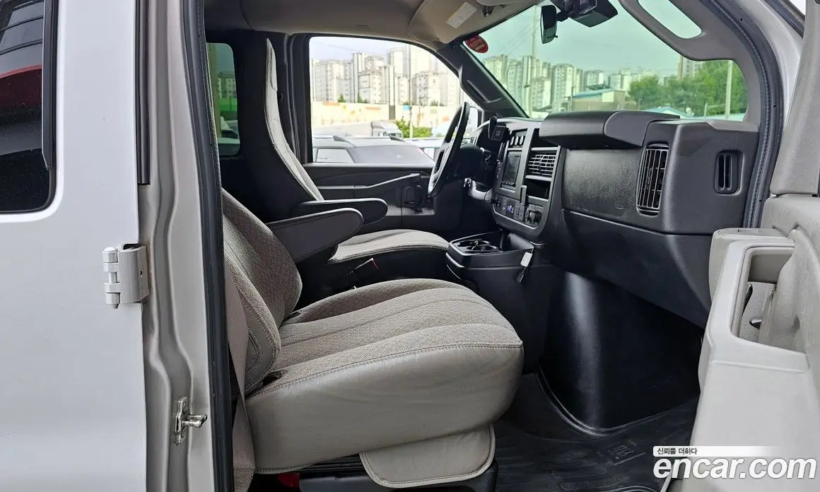 GMC Savana 2020 6.0 автомат (гидро), фото 16 GMC Savana 2020 6.0 автомат (гидро), фото 16
