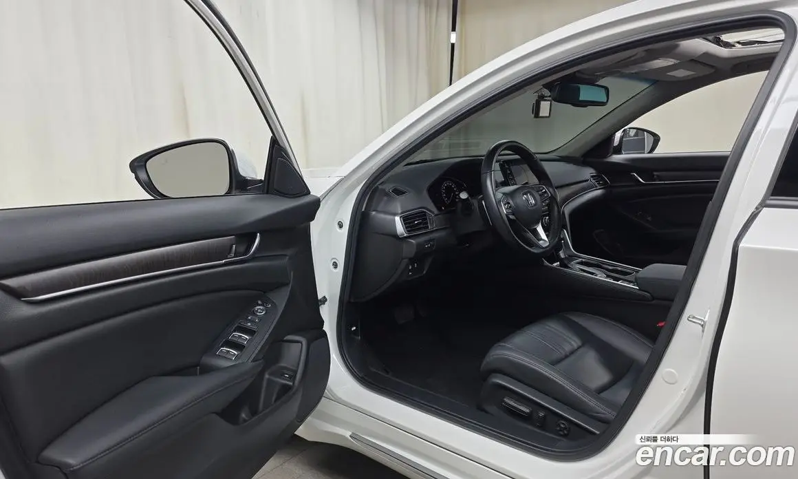 Honda Accord 2021 1.5 автомат (гидро), фото 13