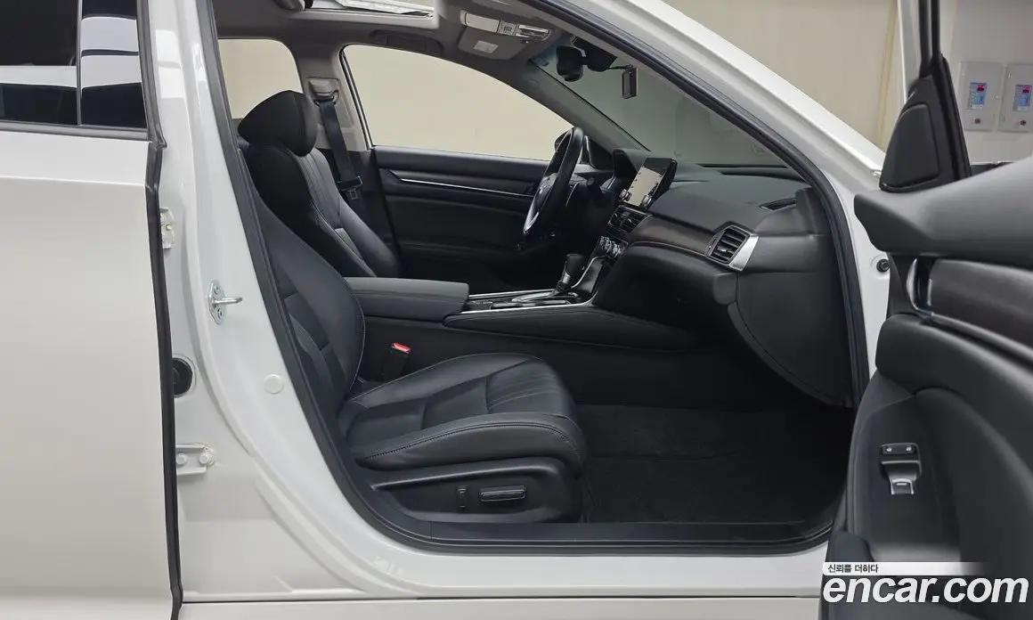 Honda Accord 2021 1.5 автомат (гидро), фото 16