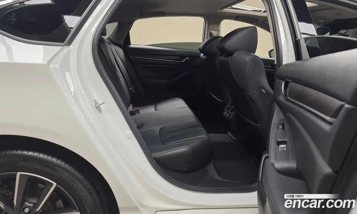 Honda Accord 2021 1.5 автомат (гидро), фото 17