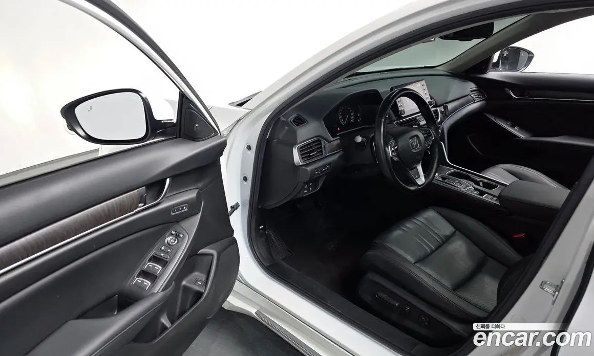Honda Accord 2022 2.0 автомат (гидро), фото 12