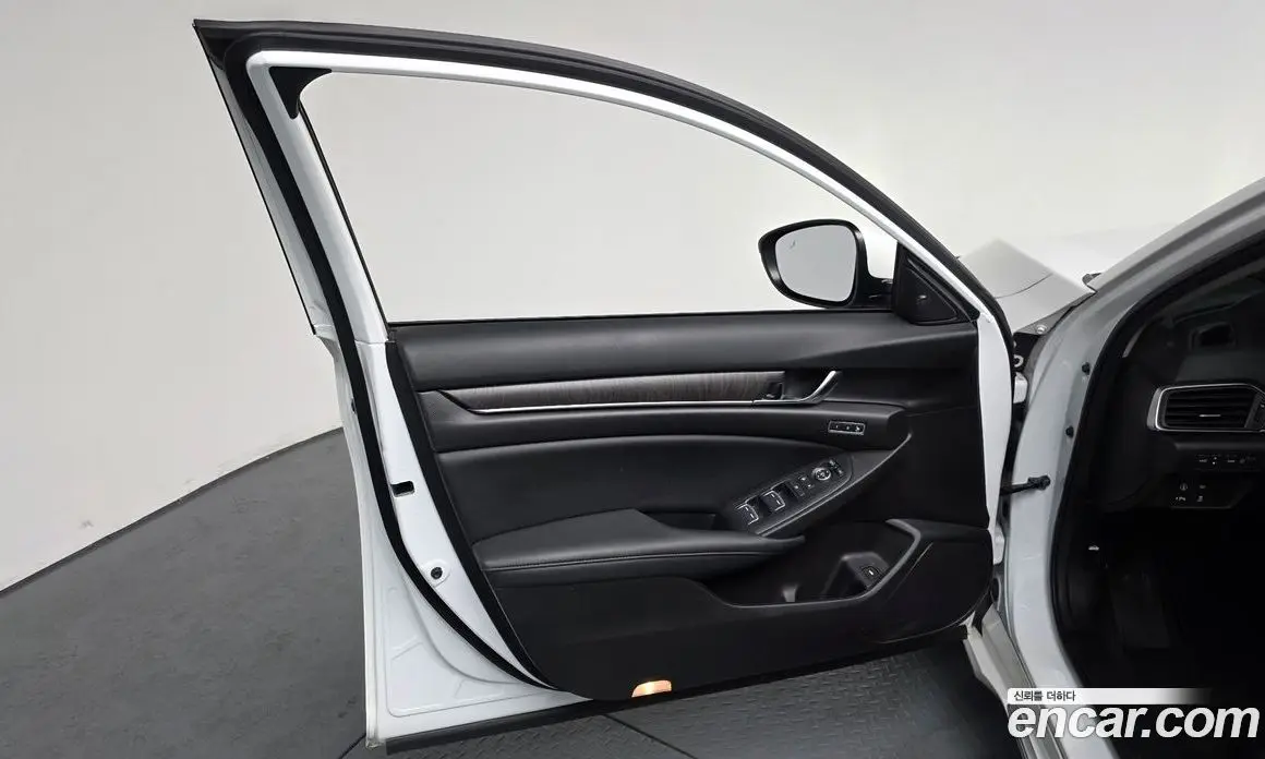 Honda Accord 2022 2.0 автомат (гидро), фото 13