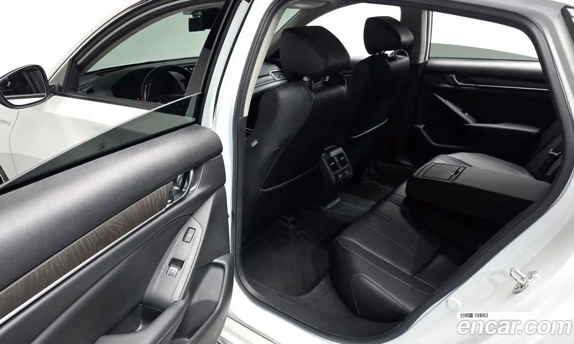 Honda Accord 2022 2.0 автомат (гидро), фото 17
