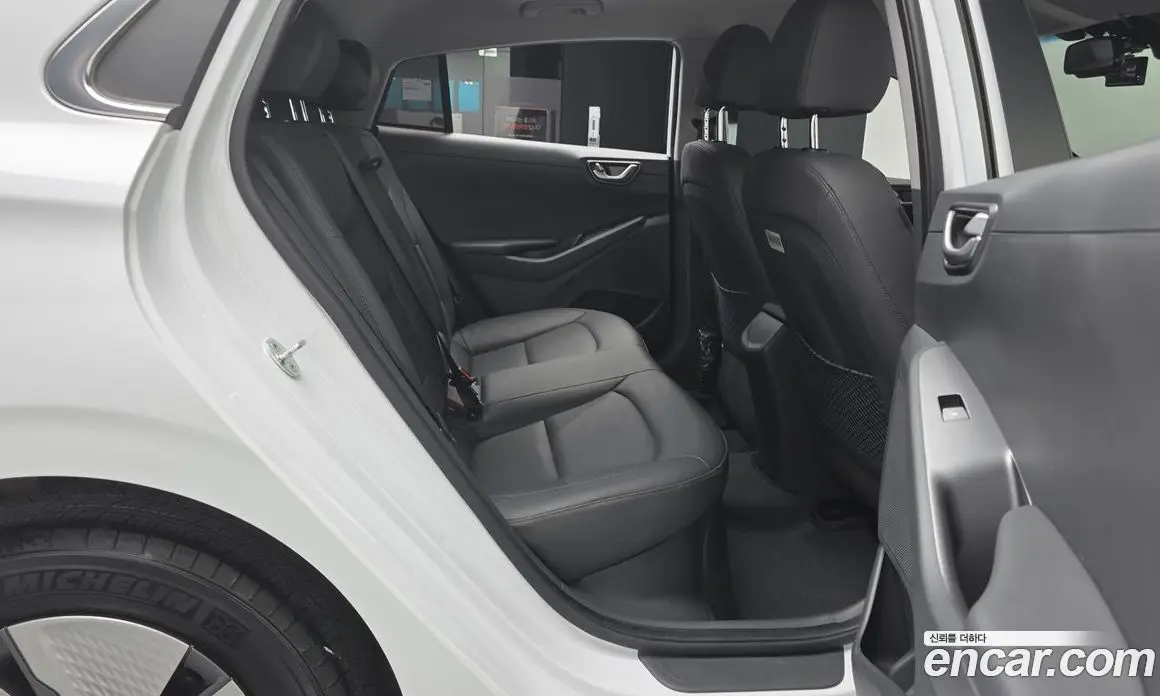 Hyundai Ioniq 2019 1.6 автомат (гидро), фото 17 Hyundai Ioniq 2019 1.6 автомат (гидро), фото 17