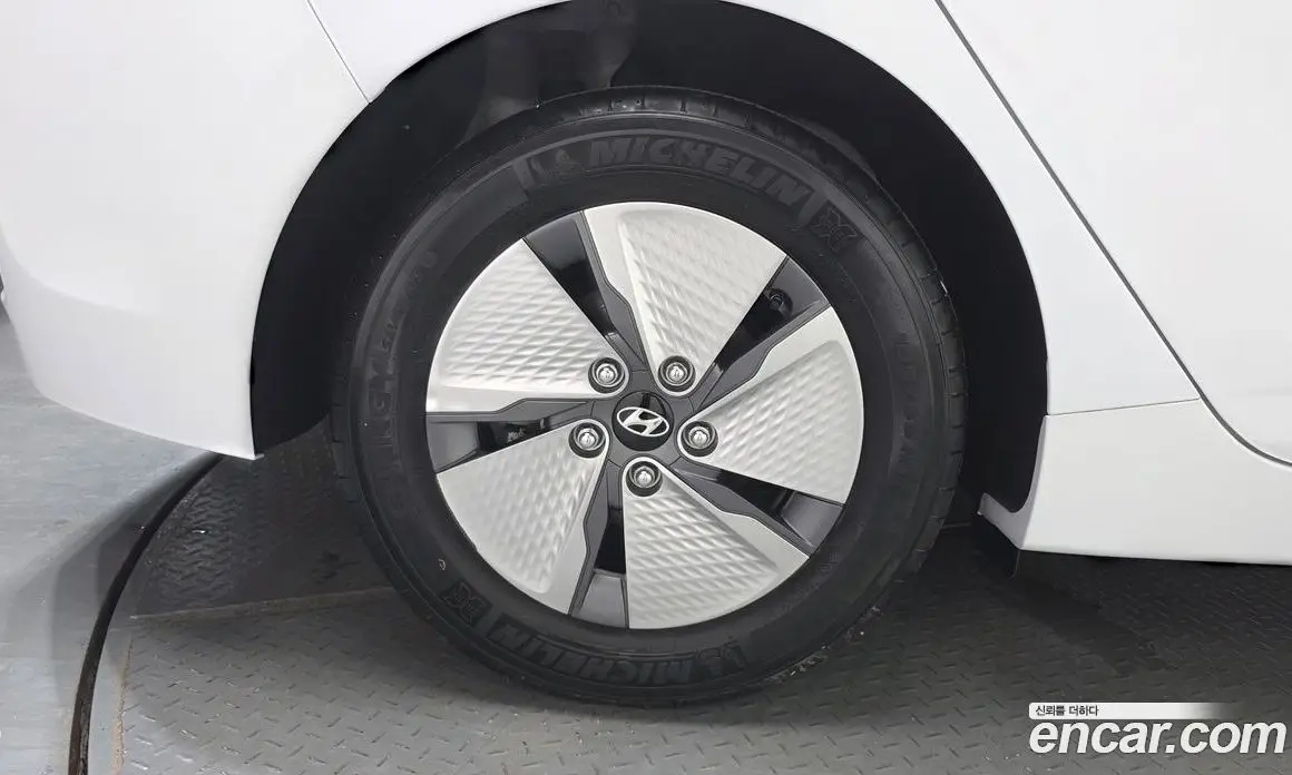 Hyundai Ioniq 2019 1.6 автомат (гидро), фото 5 Hyundai Ioniq 2019 1.6 автомат (гидро), фото 5