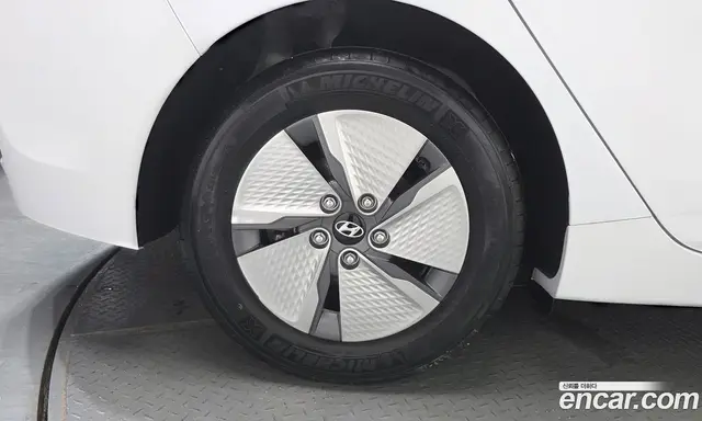 Hyundai Ioniq 2019 1.6 автомат (гидро), миниатюра 5 Hyundai Ioniq 2019 1.6 автомат (гидро), миниатюра 5