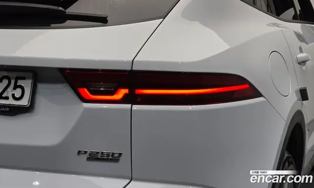 Jaguar E-Pace 2020 2.0 автомат (гидро), миниатюра 9