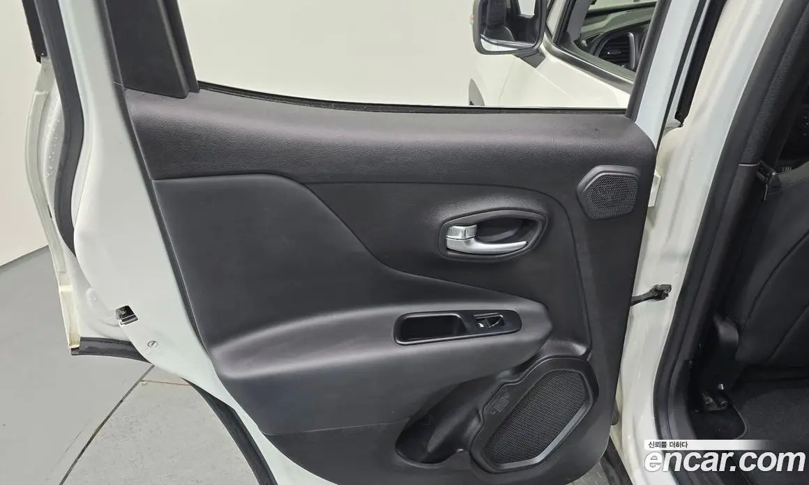 Jeep Renegade 2019 2.4 автомат (гидро), фото 15 Jeep Renegade 2019 2.4 автомат (гидро), фото 15