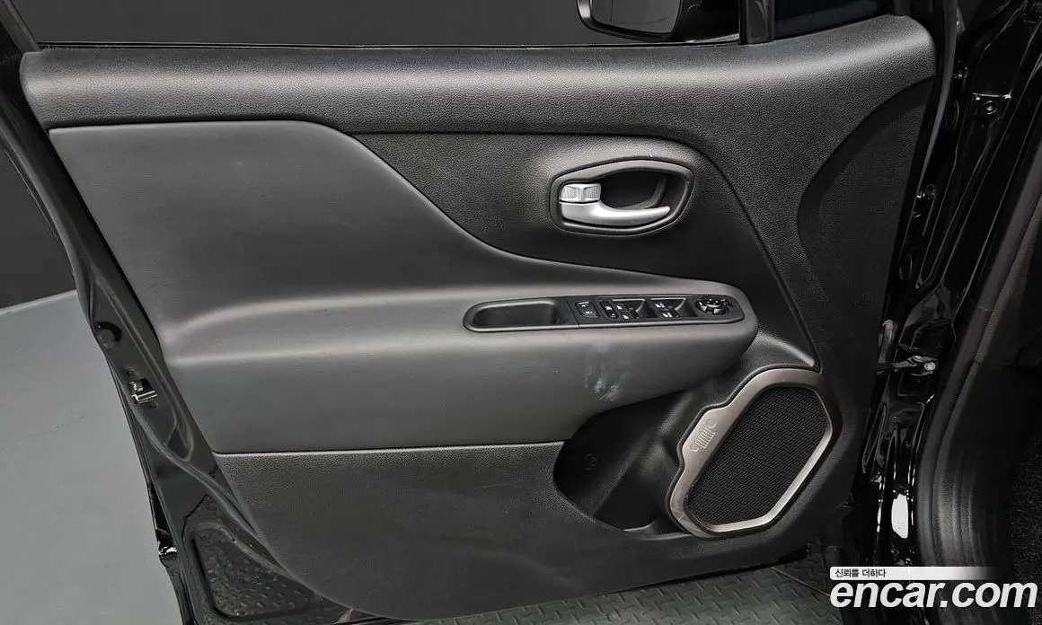 Jeep Renegade 2023 1.3 автомат (гидро), фото 14