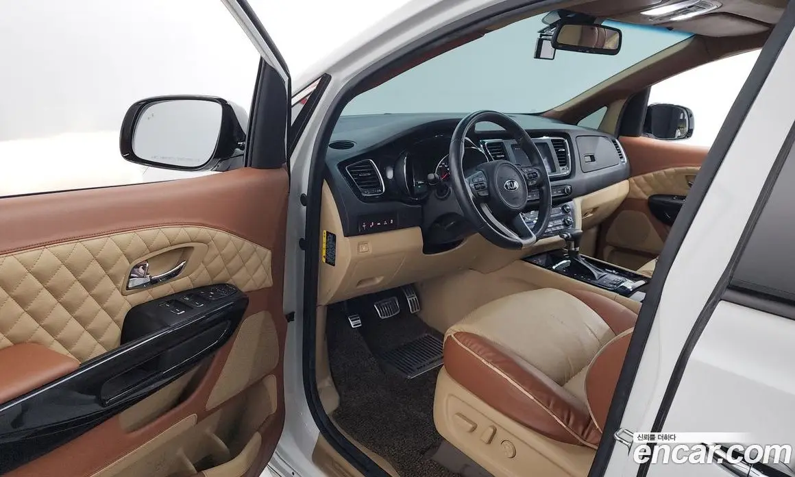 Kia Carnival 2017 2.2 автомат (гидро), фото 13 Kia Carnival 2017 2.2 автомат (гидро), фото 13