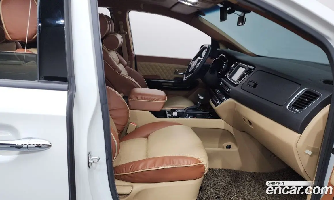 Kia Carnival 2017 2.2 автомат (гидро), фото 16 Kia Carnival 2017 2.2 автомат (гидро), фото 16
