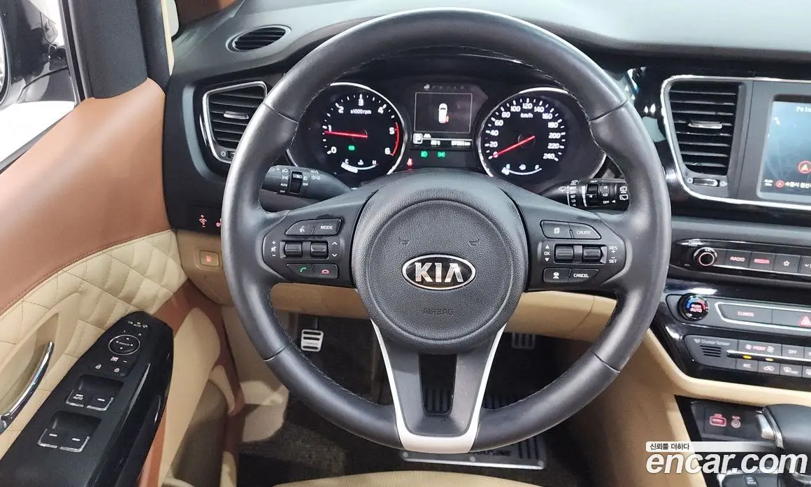 Kia Carnival 2017 2.2 автомат (гидро), фото 20 Kia Carnival 2017 2.2 автомат (гидро), фото 20