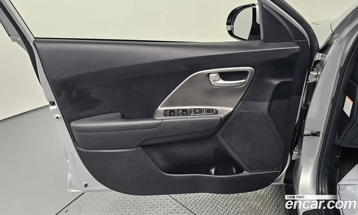 Kia Niro 2022 0.2 автомат (гидро), фото 14 Kia Niro 2022 0.2 автомат (гидро), фото 14