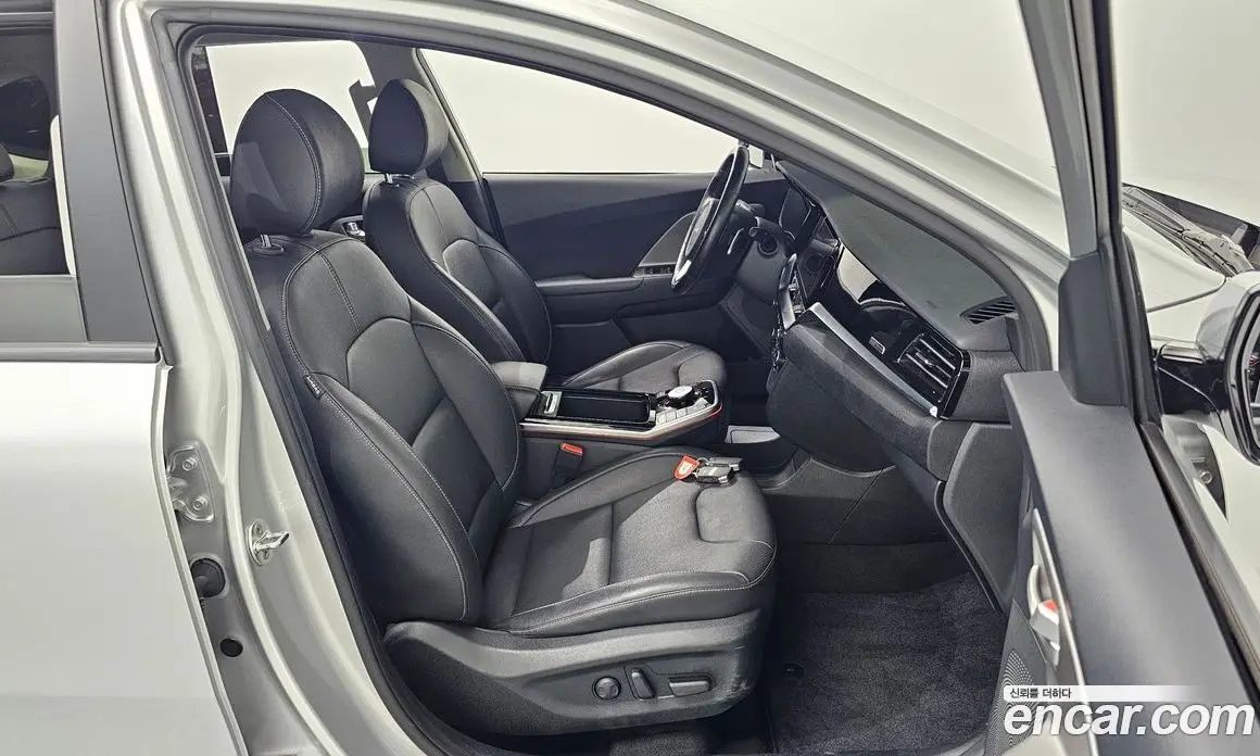 Kia Niro 2022 0.2 автомат (гидро), фото 16 Kia Niro 2022 0.2 автомат (гидро), фото 16