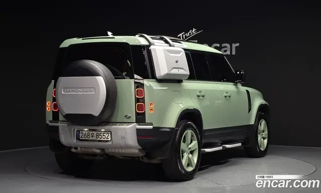 Land Rover Defender 2023 3.0 автомат (гидро), миниатюра 2
