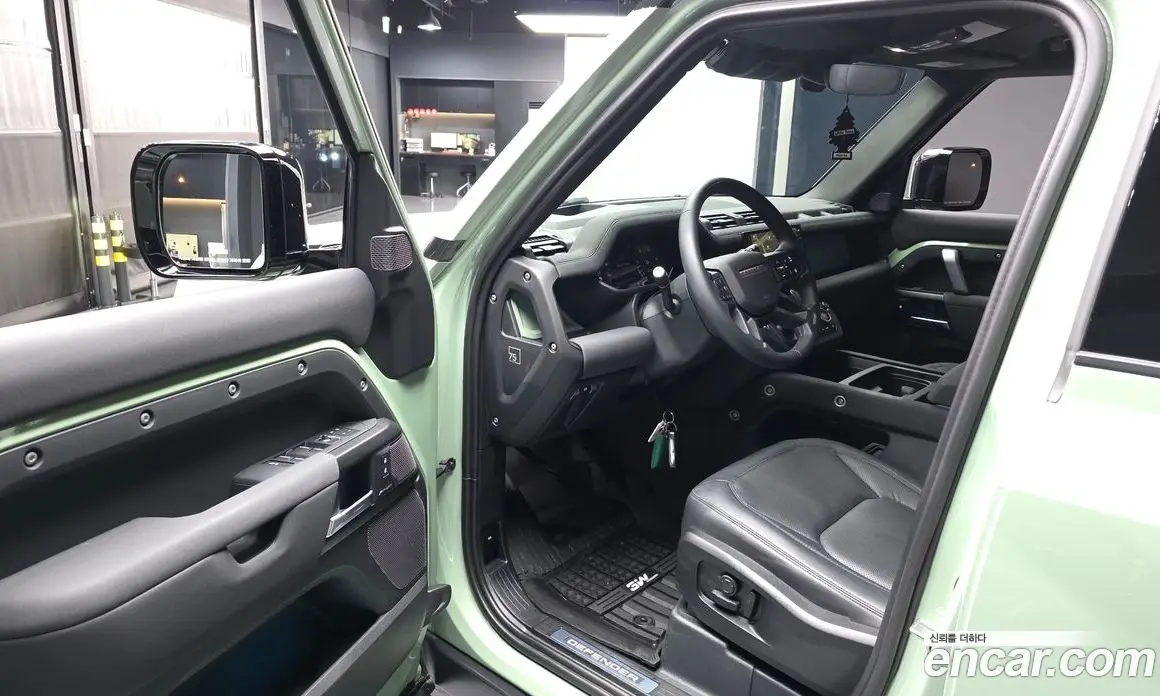 Land Rover Defender 2023 3.0 автомат (гидро), фото 13