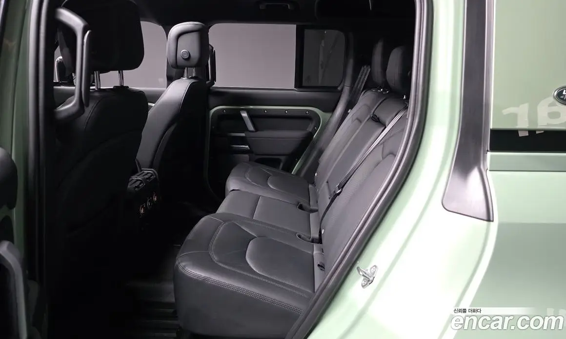 Land Rover Defender 2023 3.0 автомат (гидро), фото 16