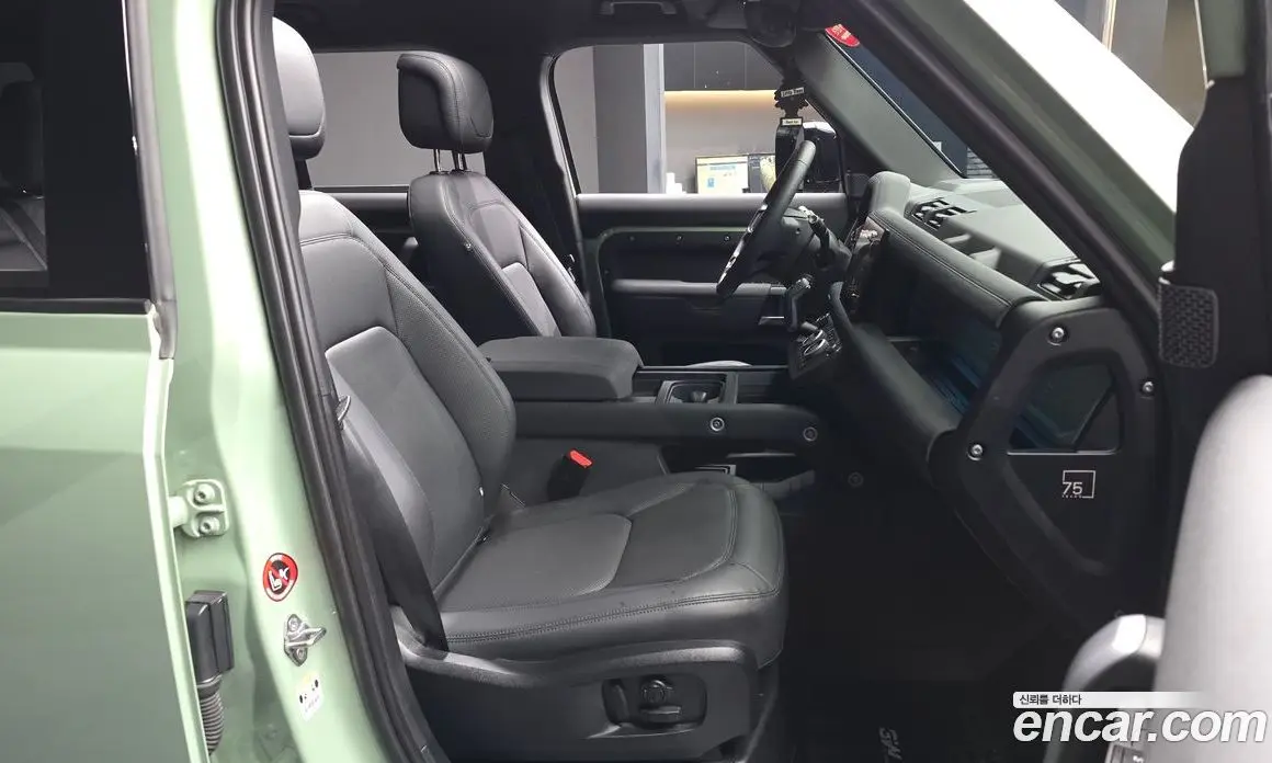 Land Rover Defender 2023 3.0 автомат (гидро), фото 17