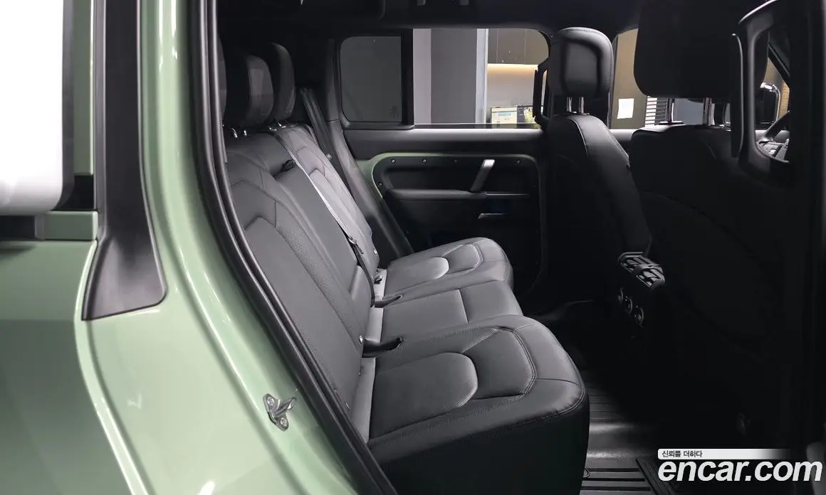 Land Rover Defender 2023 3.0 автомат (гидро), фото 18