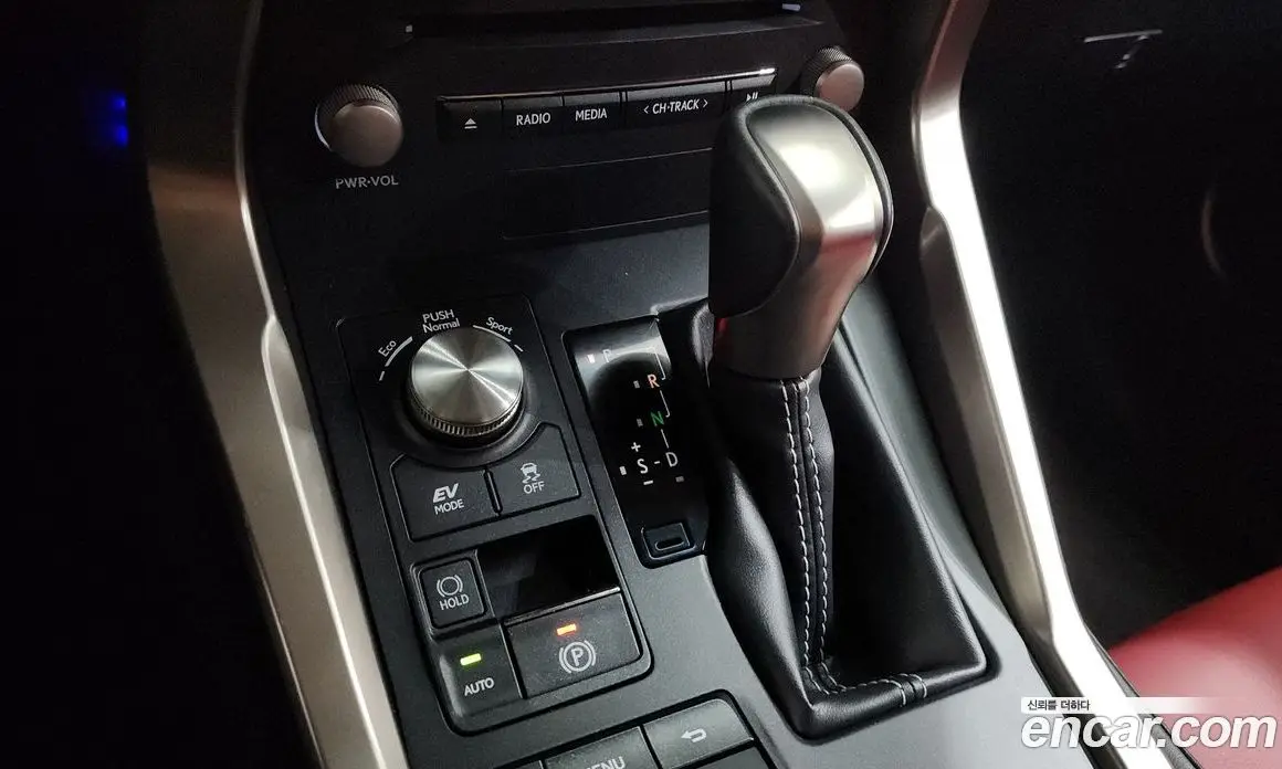 Lexus NX 2019 2.5 автомат (гидро), фото 12