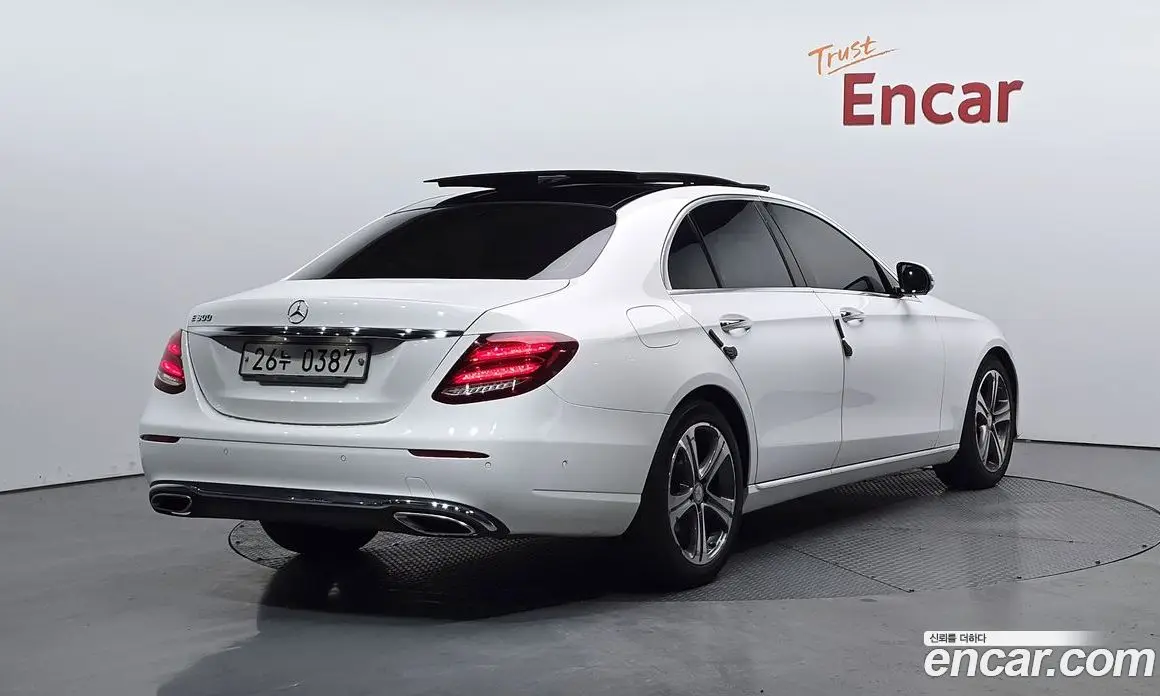 Mercedes-Benz E-Class 2016 2.0 автомат (гидро), фото 1 Mercedes-Benz E-Class 2016 2.0 автомат (гидро), фото 1