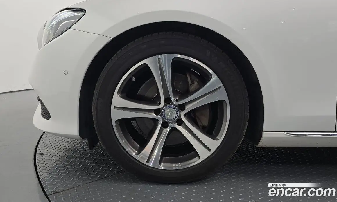 Mercedes-Benz E-Class 2016 2.0 автомат (гидро), фото 4 Mercedes-Benz E-Class 2016 2.0 автомат (гидро), фото 4