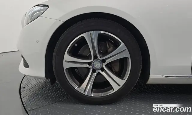 Mercedes-Benz E-Class 2016 2.0 автомат (гидро), миниатюра 4 Mercedes-Benz E-Class 2016 2.0 автомат (гидро), миниатюра 4