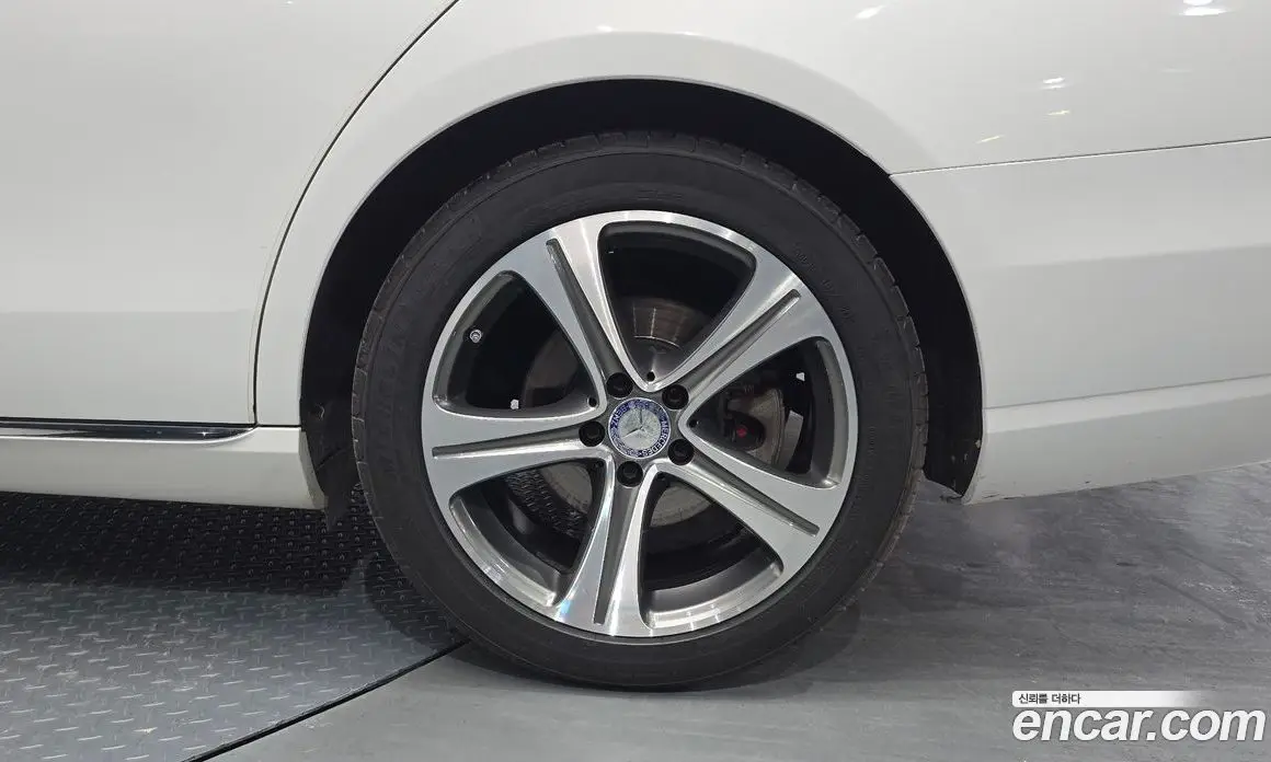 Mercedes-Benz E-Class 2016 2.0 автомат (гидро), фото 6 Mercedes-Benz E-Class 2016 2.0 автомат (гидро), фото 6