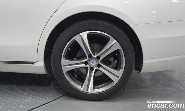 Mercedes-Benz E-Class 2016 2.0 автомат (гидро), миниатюра 6 Mercedes-Benz E-Class 2016 2.0 автомат (гидро), миниатюра 6
